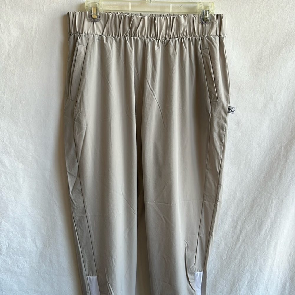 Kay Unger cream and white lightweight joggers, size L